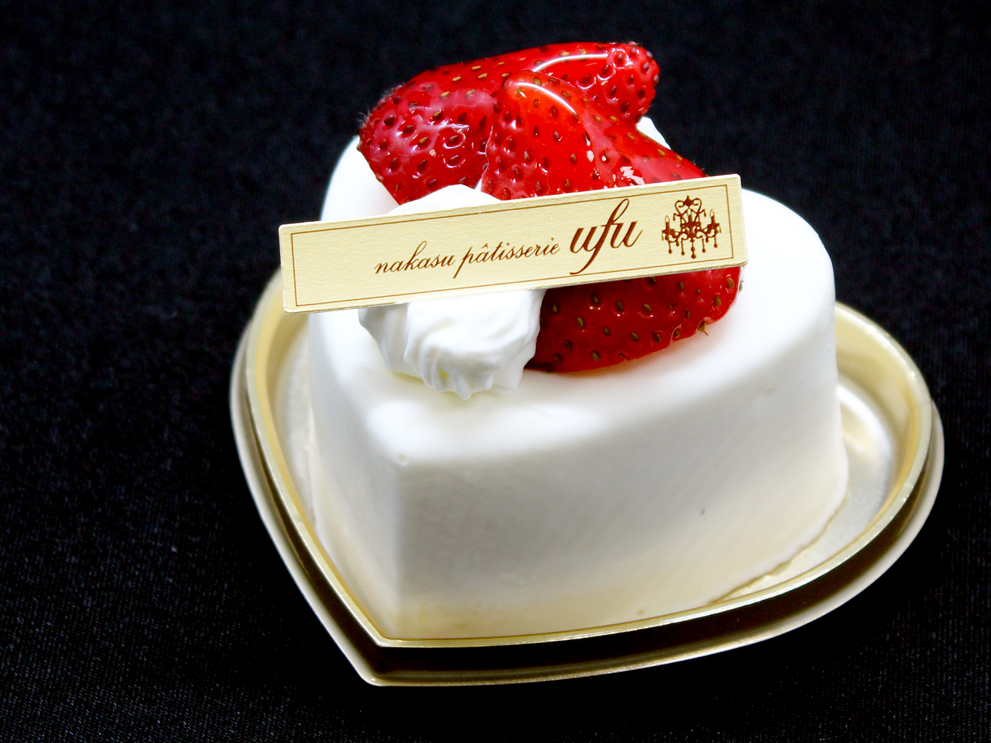 ホテルパティスリー Ufu ウフ 中洲で夜中まで営業しているケーキショップ 2 000円よりスタッフがケーキお届け致します 中洲1丁目 5丁目